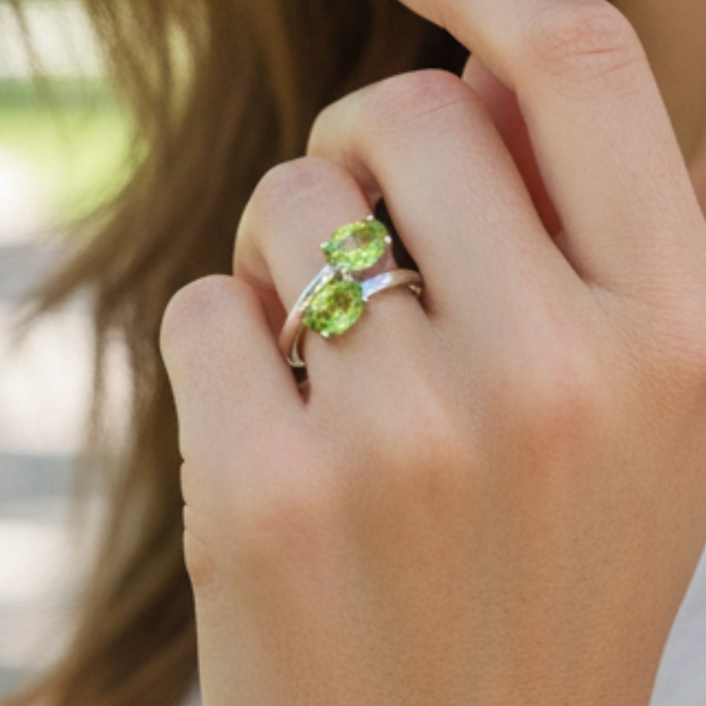 Chic Silver Ring with Vibrant Green Stones